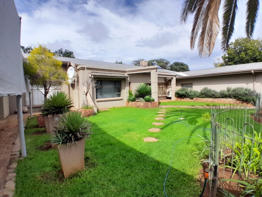 4 Bedroom Property for Sale in Kuruman Northern Cape